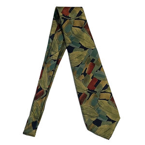 Elegant Green and Red Patterned Men's Tie